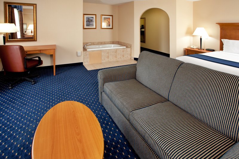 Holiday Inn Express & Suites WAYNESBORO-ROUTE 340 - Waynesboro, VA