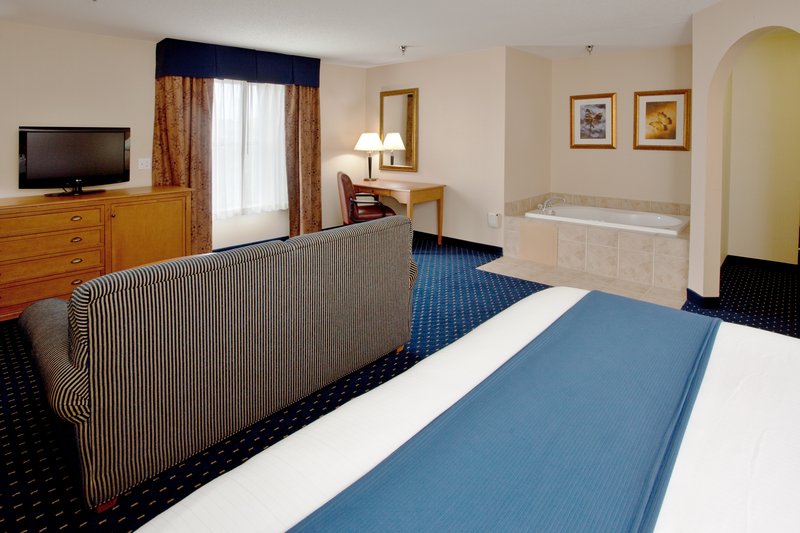 Holiday Inn Express & Suites WAYNESBORO-ROUTE 340 - Waynesboro, VA