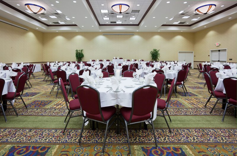 Holiday Inn CONFERENCE CTR MARSHFIELD - Marshfield, WI