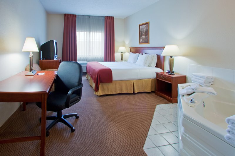 Holiday Inn Express HOWE (STURGIS, MI) - Howe, IN