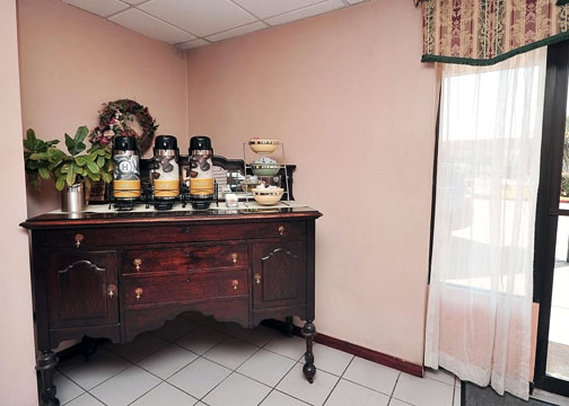 Econo Lodge - Winnie, TX