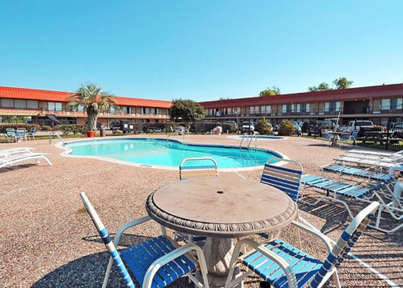 Econo Lodge - Winnie, TX