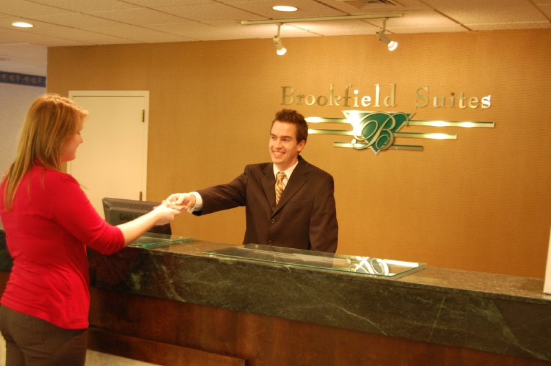 Brookfield Suites Hotel & Convention Center - Brookfield, WI
