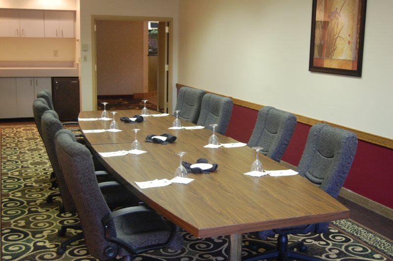 Brookfield Suites Hotel & Convention Center - Brookfield, WI