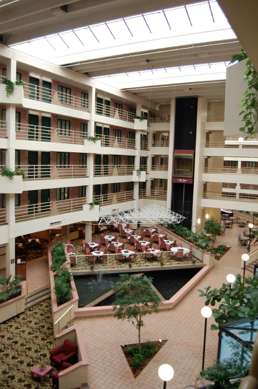 Brookfield Suites Hotel & Convention Center - Brookfield, WI