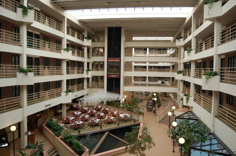 Brookfield Suites Hotel & Convention Center - Brookfield, WI