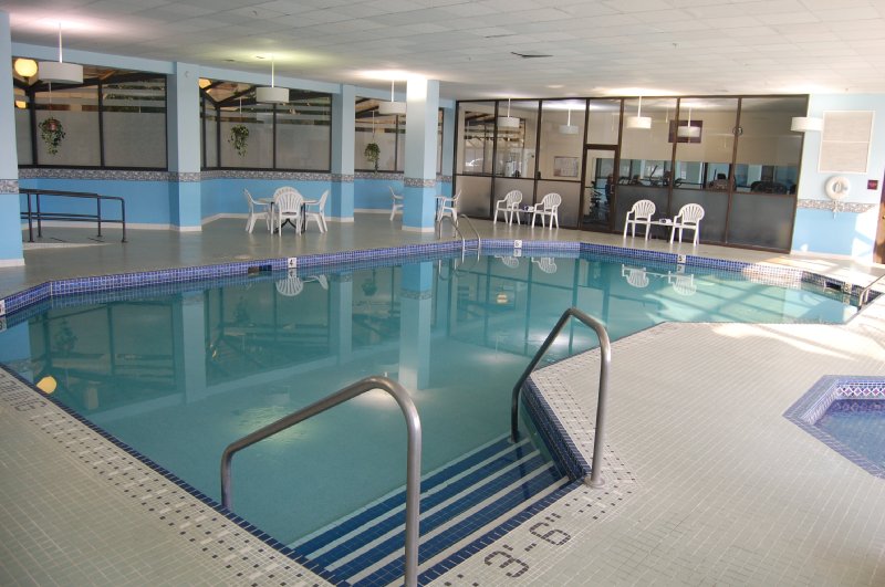 Brookfield Suites Hotel & Convention Center - Brookfield, WI