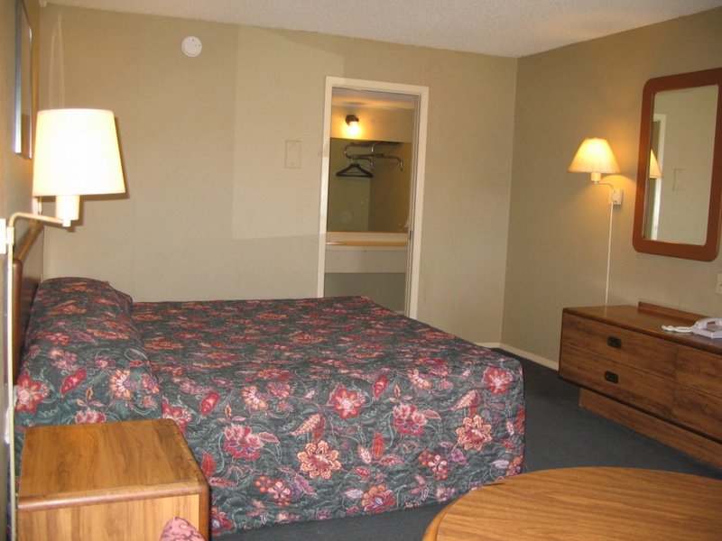 Texoma Inn - Denison, TX