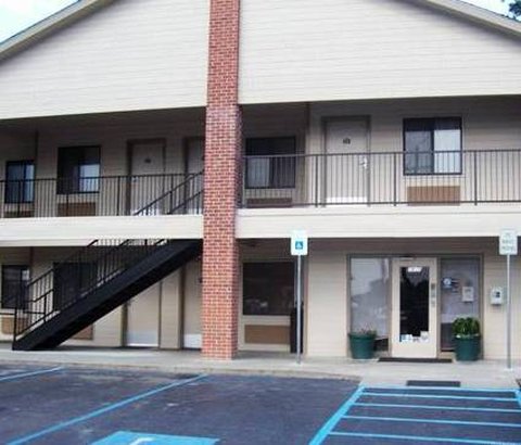 Oak Tree Inn - Livonia, LA