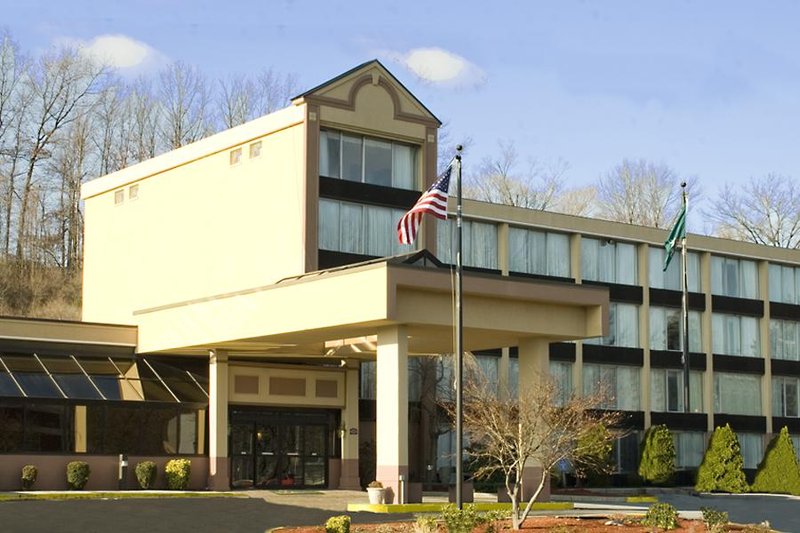 Holiday Inn Danbury-Bethel @ I-84 - Danbury, CT