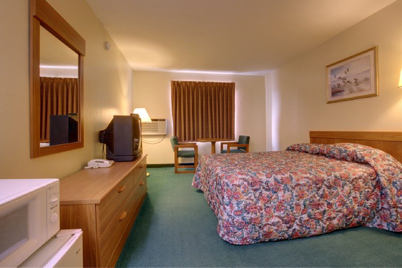 Americas Best Value Inn - Troy, MO