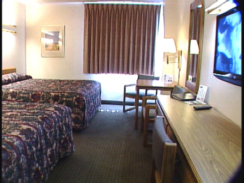 Expressway Inn - Bismarck, ND