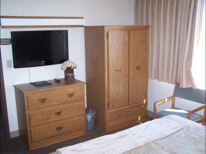 Expressway Inn - Bismarck, ND