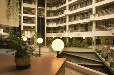 Brookfield Suites Hotel & Convention Center - Brookfield, WI