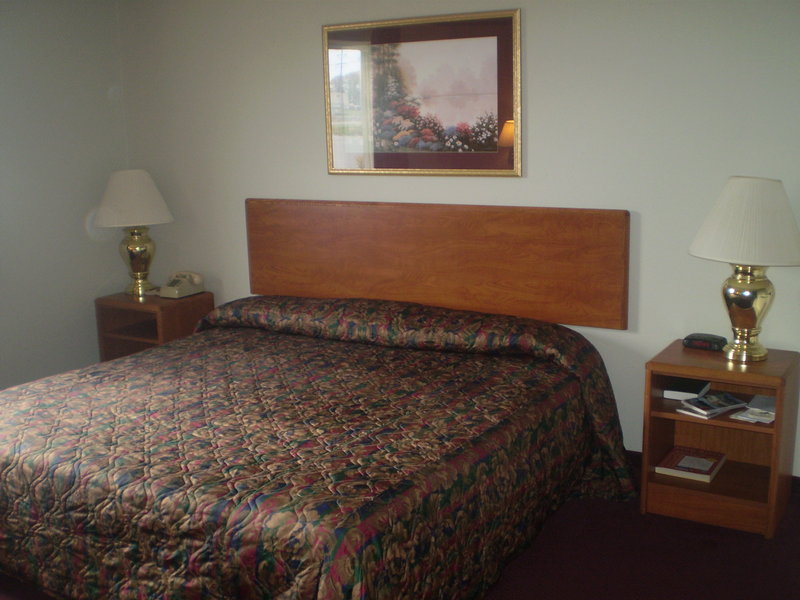 Americas Best Inn & Suites - Gaylord, MN