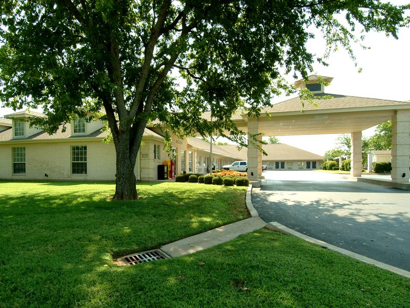 BEST WESTERN-SMITHFIELD INN - Cleburne, TX