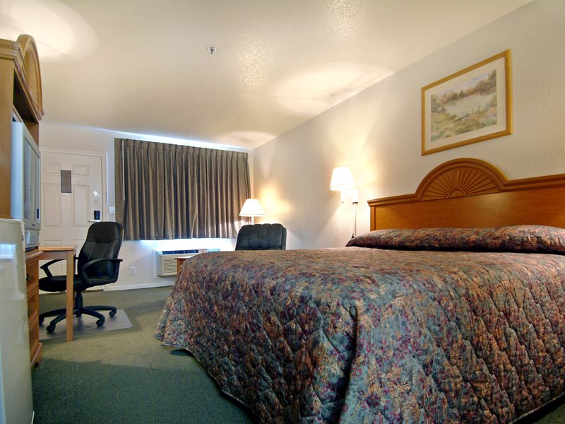BEST WESTERN-SMITHFIELD INN - Cleburne, TX