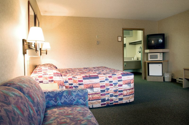 Days Inn By Wyndham Black Bear - Salem, OR