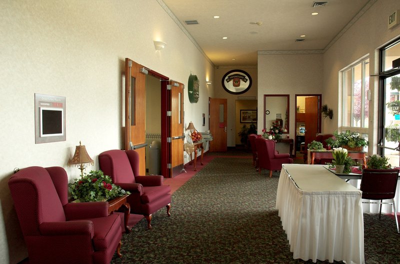 Days Inn By Wyndham Black Bear - Salem, OR