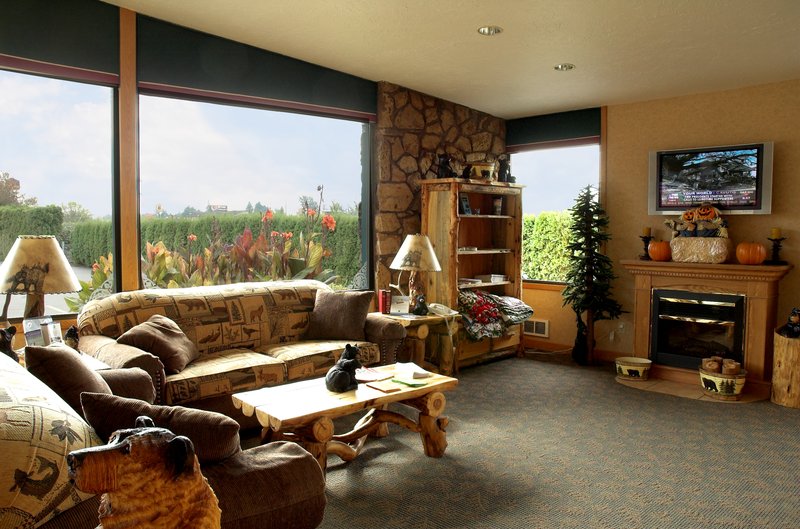 Days Inn By Wyndham Black Bear - Salem, OR