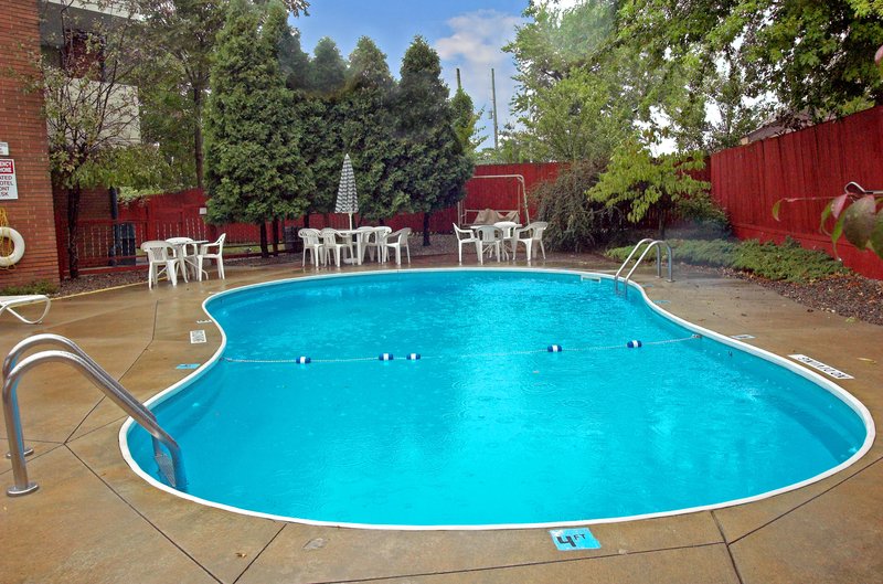 Americas Best Value Inn - Warren, OH