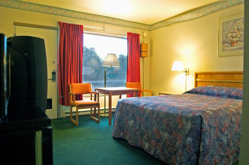 Americas Best Value Inn - Warren, OH