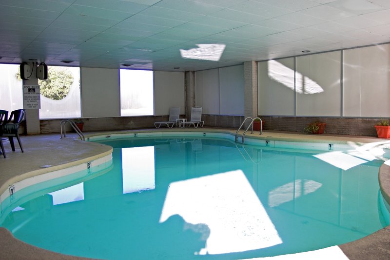 Econo Lodge Inn & Suites - Salina, KS