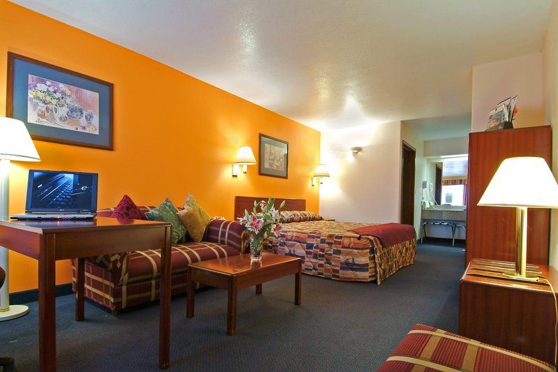 Holiday Inn Express & Suites Raymondville - Raymondville, TX