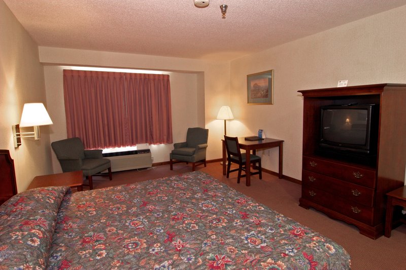 Quality Inn - Warsaw, VA