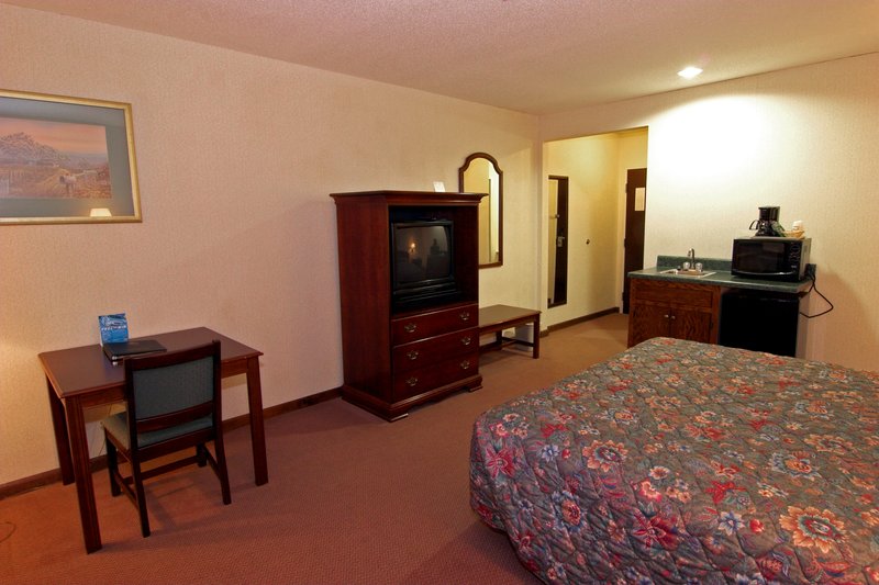 Quality Inn - Warsaw, VA