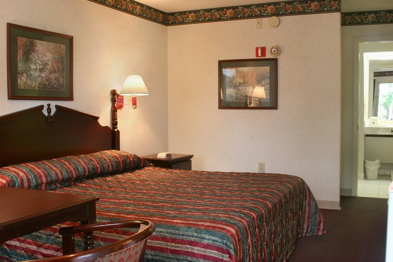 Econo Lodge - Prattville, AL