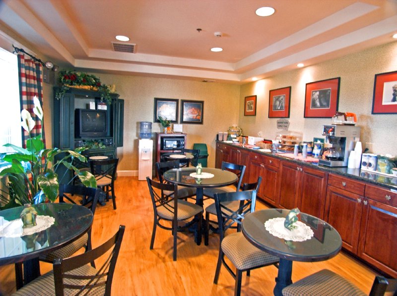 BEST WESTERN PLUS-CEDAR INN - Angels Camp, CA