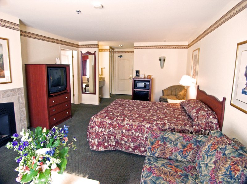 BEST WESTERN PLUS-CEDAR INN - Angels Camp, CA