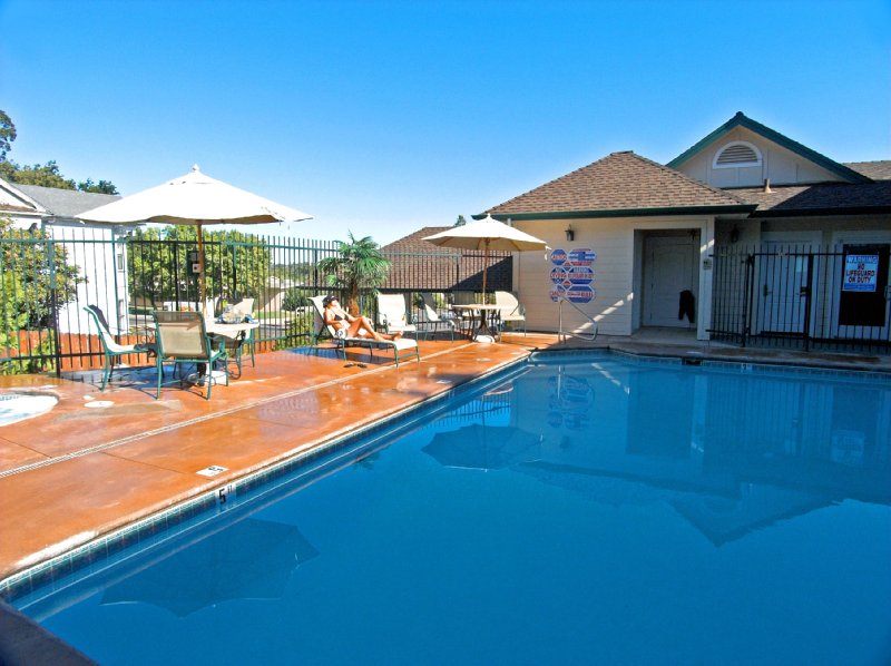 BEST WESTERN PLUS-CEDAR INN - Angels Camp, CA