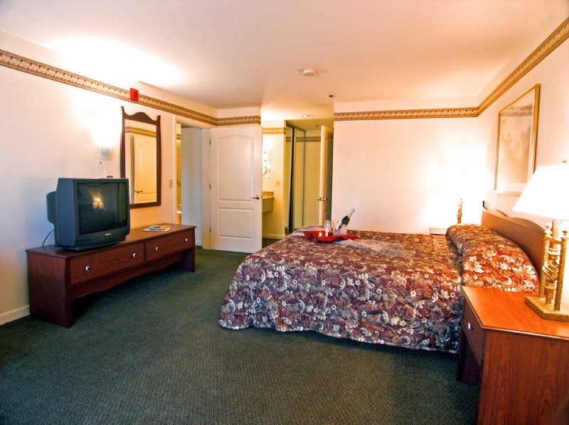 BEST WESTERN PLUS-CEDAR INN - Angels Camp, CA