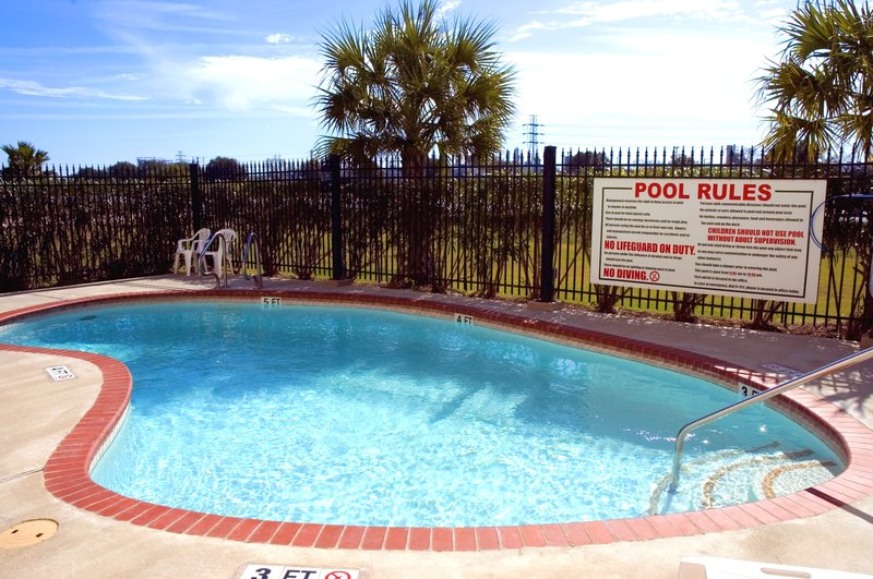 Baymont Inn & Suites-Clute - Clute, TX