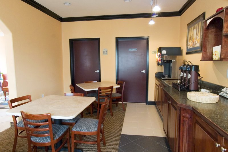Garden Inn Union City - Union City, GA