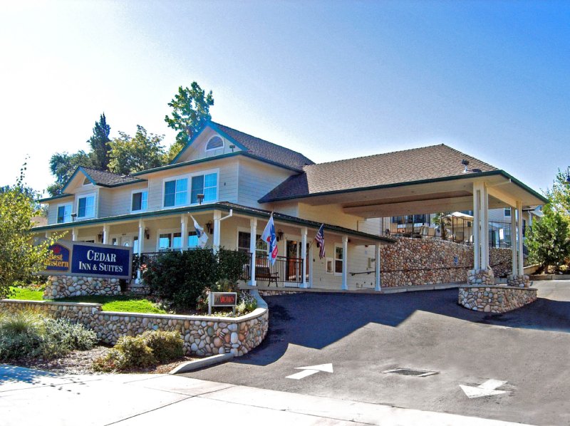 BEST WESTERN PLUS-CEDAR INN - Angels Camp, CA