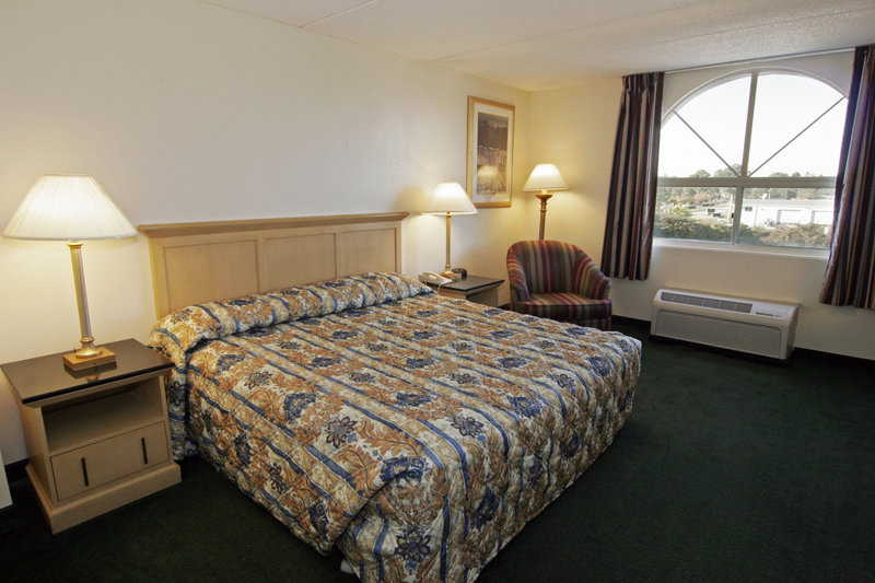 Cedar Tree Inn & Suites - Chesapeake, VA