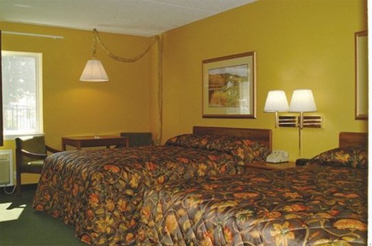 Claremont Inn - West Bend, WI
