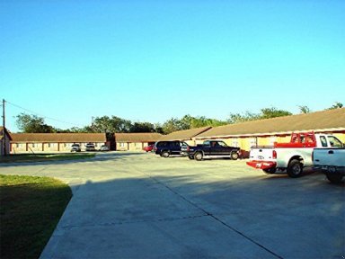 Lakeside Inn & Suites - Mathis, TX