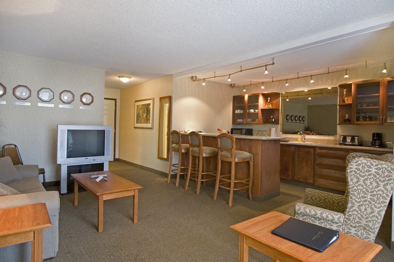 BEST WESTERN PLUS-RIVERSHORE - Oregon City, OR