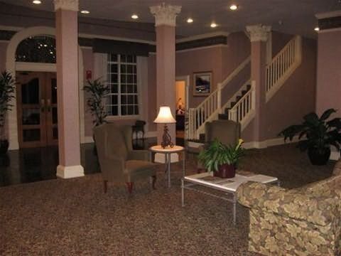 Crestwood Suites