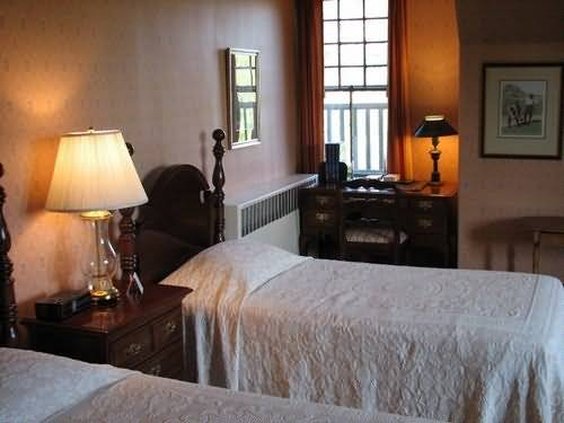 Elms Bed & Breakfast - Westbrook, ME