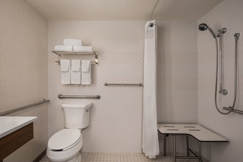 Holiday Inn and Suites Vancouver Downtown