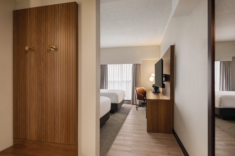 Holiday Inn and Suites Vancouver Downtown