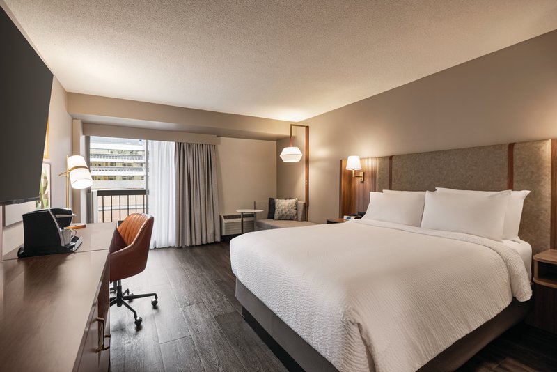 Holiday Inn and Suites Vancouver Downtown
