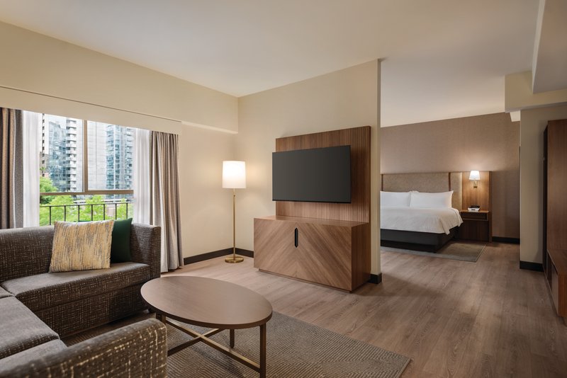 Holiday Inn and Suites Vancouver Downtown