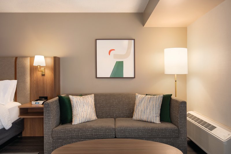 Holiday Inn and Suites Vancouver Downtown