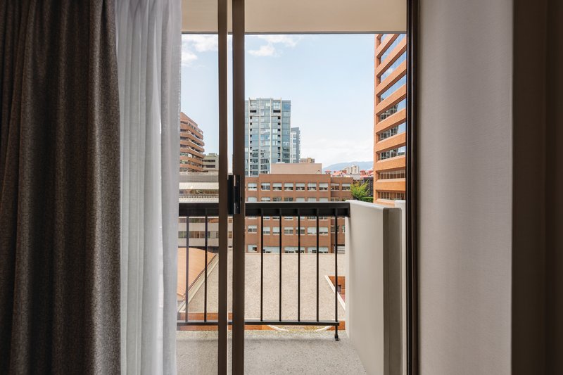 Holiday Inn and Suites Vancouver Downtown